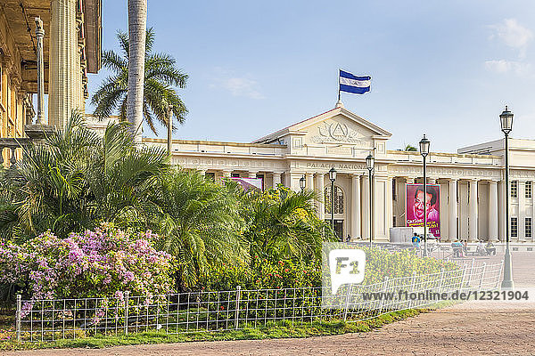 Der Nationalpalast am Platz der Revolution in der nicaraguanischen Hauptstadt Managua  Nicaragua  Mittelamerika