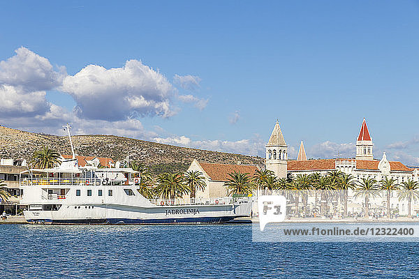 Stadtbild der Altstadt von Trogir  Kroatien  Europa