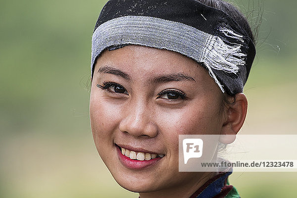 Frau in Tracht  Ebene der Krüge; Xiangkhouang  Laos