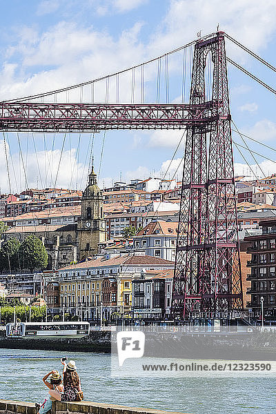 Biskaya-Brücke  die erste mechanische Transportbrücke der Welt  von Portugalete aus gesehen; Portugalete  Biskaya  Pais Vasco  Spanien