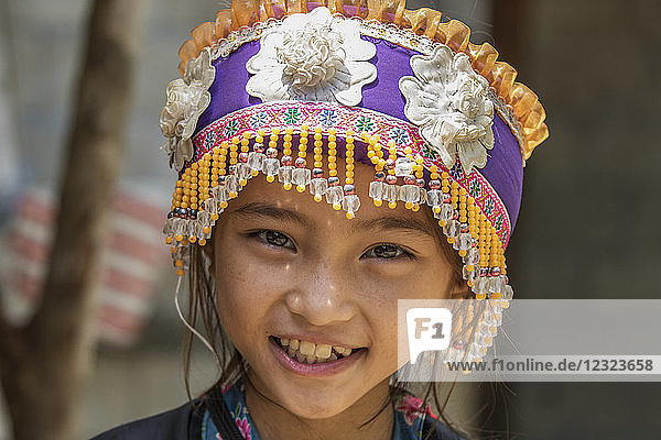 Hmong-Mädchen in Stammeskleidung  Dorf Na Aouan; Luang Prabang  Laos
