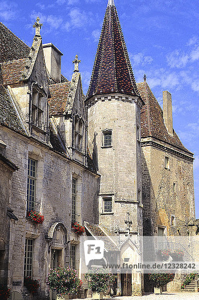 Frankreich  Bourgogne Franche Comte  Cote d'or (21)  Chateauneuf (schönstes Dorf Frankreichs)  Schloss Chateauneuf