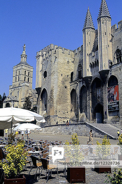 Frankreich  Provence Alpes Cote d'Azur  Vaucluse (84)  Avignon  Palais des Papes und Kathedrale Notre Dame des Doms