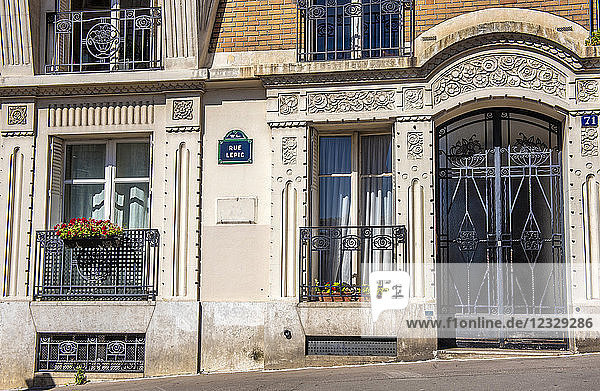 Frankreich  Ile de France  Paris  18. Bezirk  Eingang eines Gebäudes im Haussmann-Stil  rue Lepic  Montmartre
