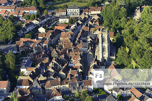 Europa  Frankreich  die Stadt Donzy in der Nievre in Burgund