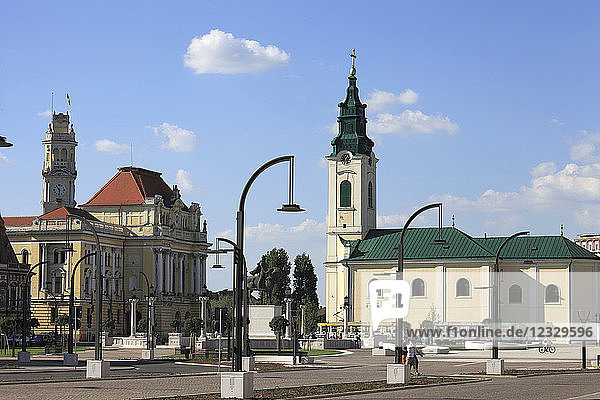 Rumänien,  Crisana,  Oradea,  Piata Unirii,  Hauptplatz,  St. Ladislaus Kirche
