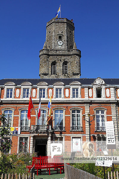 Frankreich  Hauts de France  Departement Pas de Calais (62)  Boulogne sur Mer  Rathaus und Glockenturm (Unesco-Welterbe)