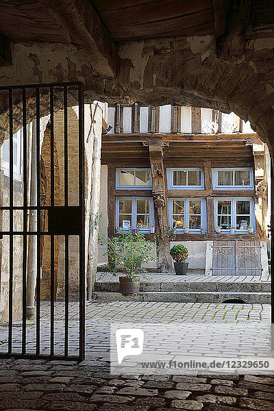 Frankreich  Region Bourgogne Franche Comte (Burgund)  Departement Yonne  Noyers oder Noyers sur Serein (schönstes Dorf Frankreichs) Gesellschaftshaus