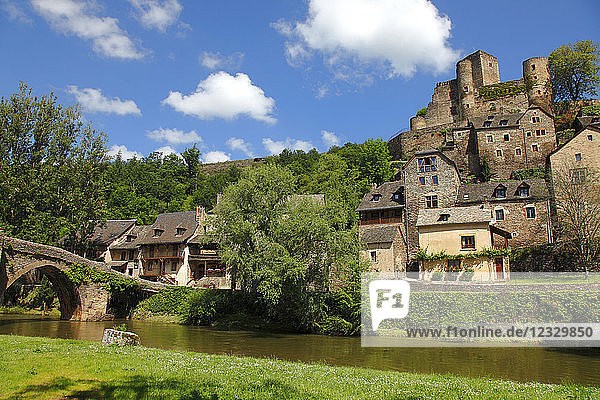 Frankreich  Okzitanien  Departement Aveyron (12)  Belcastel (das schönste Dorf Frankreichs)