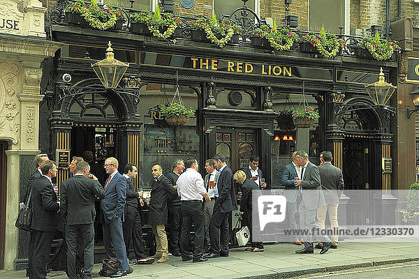 Großbritannien  England  London  St. James  Pub  Menschen