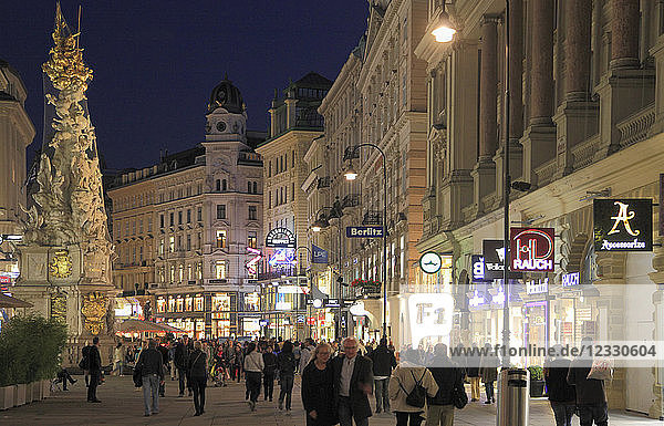 Austria  Vienna  Graben  Plague Column  street scene  people