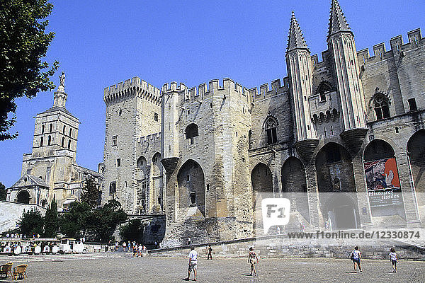 Frankreich  Provence Alpes Cote d'Azur  Vaucluse (84)  Avignon  Palais des Papes und Kathedrale Notre Dame des Doms (Unesco-Welterbe)