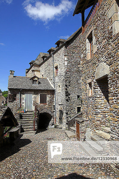 Frankreich  Okzitanien  Departement Aveyron (12)  Belcastel (das schönste Dorf Frankreichs)