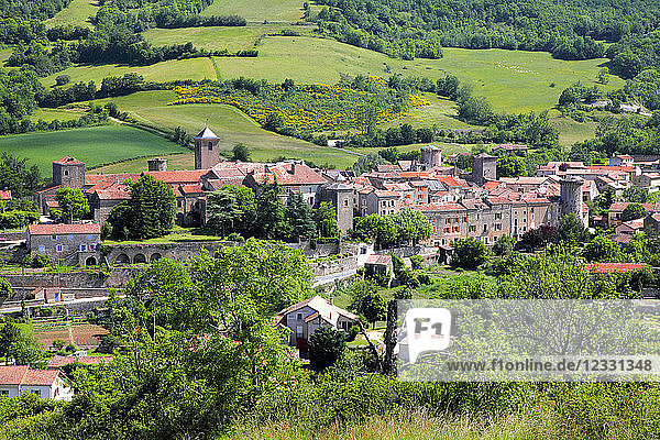 Frankreich  Okzitanien  Departement Aveyron (12)  Larzac-Land  Sainte Eulalie de Cernon (mittelalterliches Dorf)  UNESCO-Welterbe