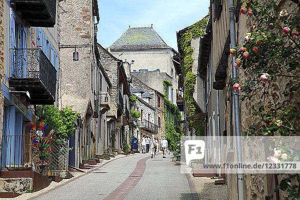 Frankreich  Okzitanien  Departement Aveyron (12)  Najac (schönstes Dorf Frankreichs) Straße Barriou