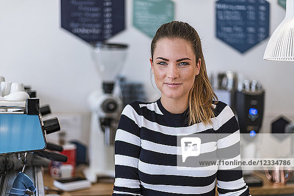 Portrait of smiling young woman in a cafe