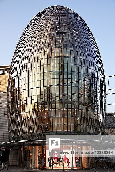 Ovale Architektur  Bürogebäude Peek & Cloppenburg  Schildergasse  Köln  Rheinland  Nordrhein-Westfalen  Deutschland  Europa