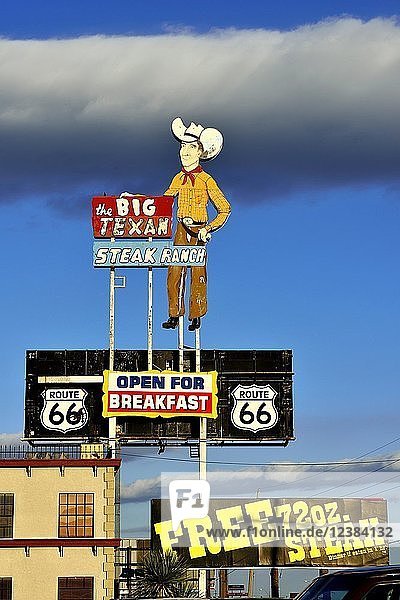 Werbeschild für Restaurant  Big Texan Steakhouse  Route 66  Amarillo  Texas  USA  Nordamerika