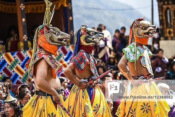 Tänzer beim Maskentanz religiöses Tsechu Klosterfest Gasa Tshechu Festival Gasa Distrikt Himalaya-Region Königreich Bhutan