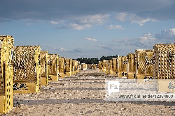 Strand mit Strandkörben  Travemünde  Ostsee  Schleswig-Holstein  Deutschland  Europa
