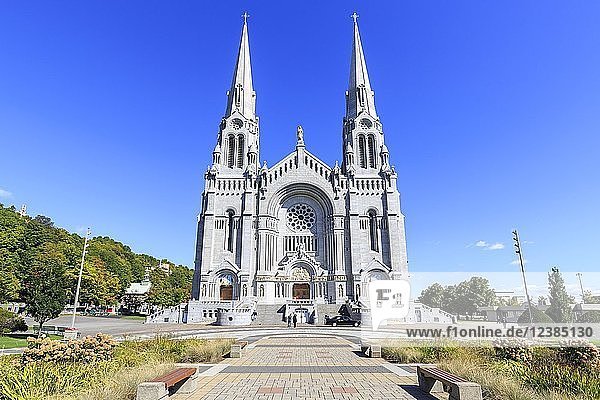 Basilica of Sainte-Anne-de-Beaupré  Sainte-Anne-de-Beaupré  Province of Québec  Canada  North America