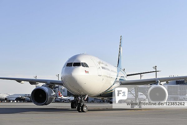 Oman Airways Airbus  A330-200  Flughafen München  Oberbayern  Bayern  Deutschland  Europa