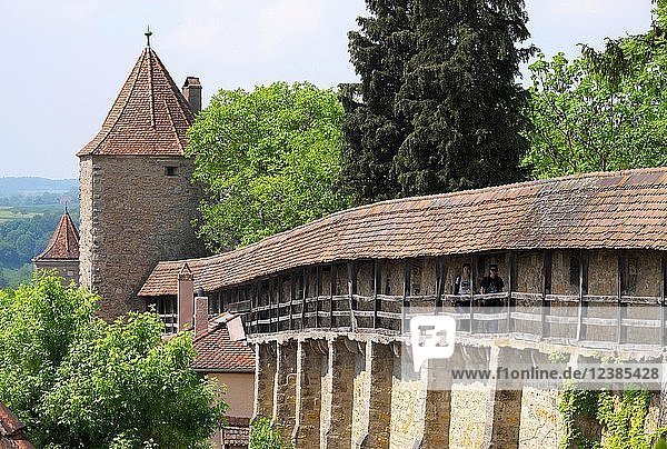Militärischer Korridor  Stadtmauer  militärischer Wehrturm  Rothenburg ob der Tauber  Mittelfranken  Bayern  Deutschland  Europa