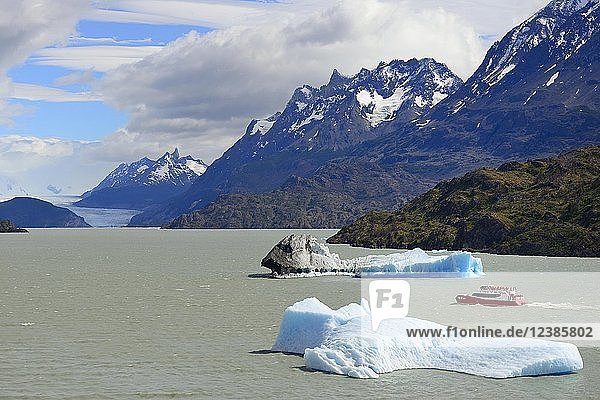 Excursion boat on Lake Grey with ice floes  Grey glacier in the background  Torres del Paine National Park  Última Esperanza Province  Chile  South America