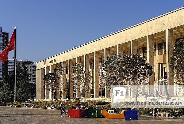 Kulturpalast mit Opernhaus und Nationalbibliothek  Skanderbeg-Platz  Tirana  Albanien  Europa