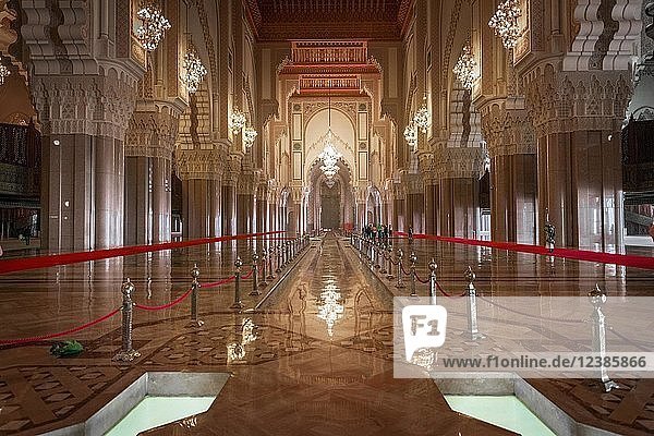 Innenansicht  Gebetshalle  Hassan II Moschee  Grande Mosquée Hassan II  Maurische Architektur  Casablanca  Marokko  Afrika