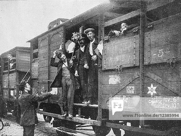 Männer auf dem Weg mit dem Zug an die Front  1914  Frankreich  Europa