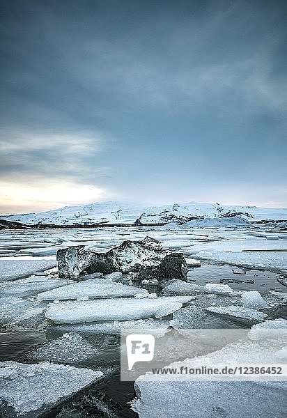 Ice floes and icebergs  glacier lagoon Jökulsárlón  glacial lake  southern edge of Vatnajökull  southeast Iceland