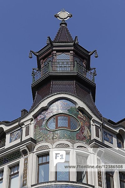 Jugendstilhaus mit chinesischem Turm  historisches Kaffeehaus Riquet  Leipzig  Sachsen  Deutschland  Europa
