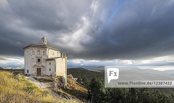 Church Santa Maria della Pietà with mountain massif Gran Sasso  near Calascio  Gran Sasso National Park  Abruzzo  Italy  Europe