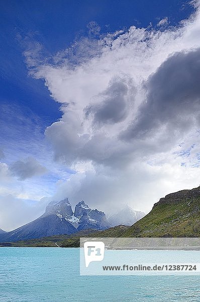 Cuernos del Paine massif with clouds on Lake Pehoé  Torres del Paine National Park  Última Esperanza Province  Chile  South America