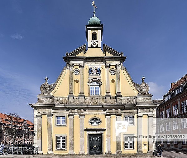 Barocke Fassade des alten Kaufhauses von 1745  Lüneburg  Niedersachsen  Deutschland  Europa