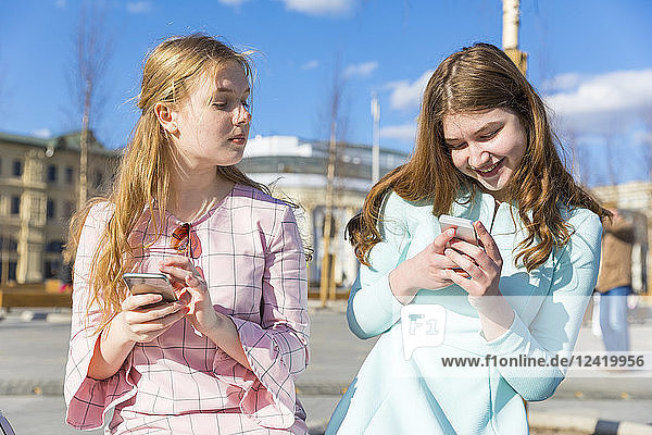 Russia  Moscow  teenage girls with smartphones