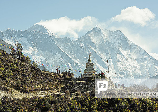 Nepal  Solo Khumbu  Everest  Sagamartha National Park  People visiting stupa