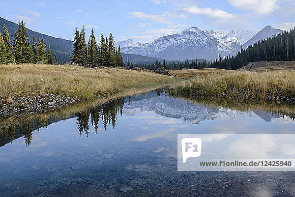Canada  Alberta  Banff  Mountain peak reflecting in lake in Banff National Park