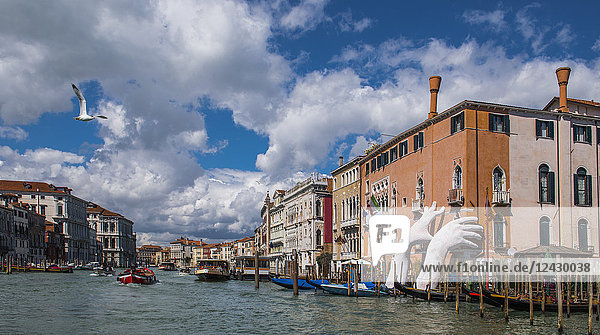 Blick auf Häuser am Canal Grande  Venedig  Italien