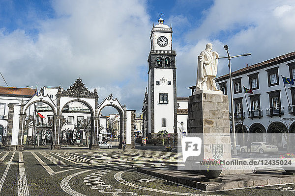 Die Portas de Cidades in der historischen Stadt Ponta Delgada  Insel Sao Miguel  Azoren  Portugal  Atlantik  Europa