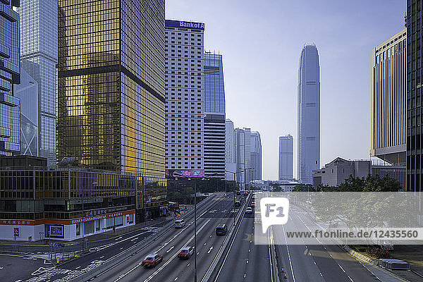 International Finance Centre (IFC) und Connaught Road  Central  Hongkong Island  Hongkong  China  Asien