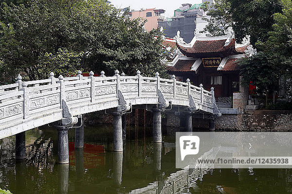 The stone bridge  Thuy Trung Tien Chinese Temple  Hanoi  Vietnam  Indochina  Southeast Asia  Asia
