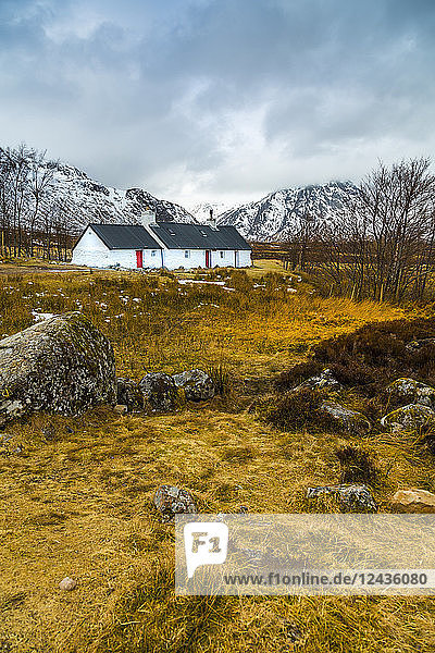 Wintersturm und Blackrock Cottage  Glencoe  Region Highland  Schottland  Vereinigtes Königreich  Europa
