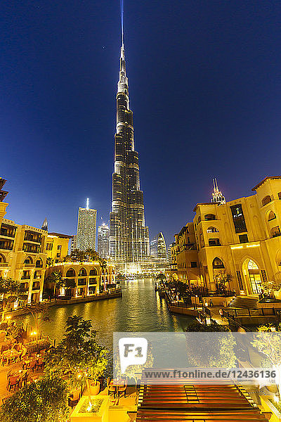 Burj Khalifa und See  Stadtzentrum  Dubai  Vereinigte Arabische Emirate  Naher Osten