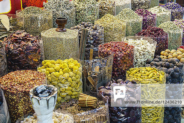 Gewürze zu verkaufen im Gewürzsouk  Al Ras  Deira  Dubai  Vereinigte Arabische Emirate  Naher Osten