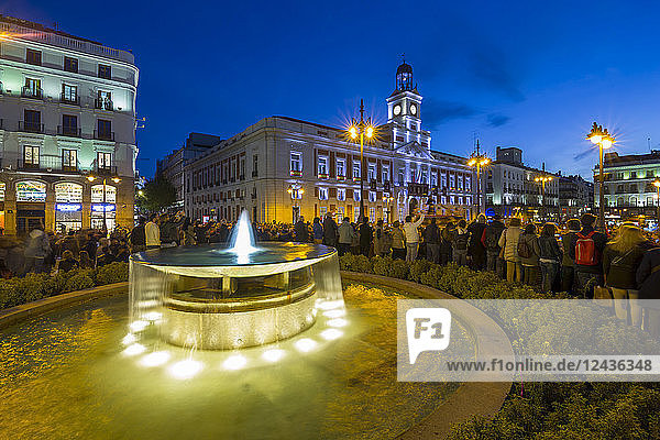View of King Carlos lll statue and Easter Parade  Puerta del Sol at dusk  Madrid  Spain  Europe