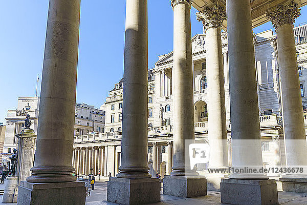 Bank of England von der Royal Exchange aus gesehen  City of London  London  England  Vereinigtes Königreich  Europa