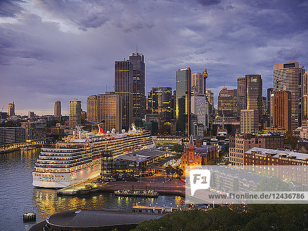 Sydney downtown skyline at dawn  Sydney  New South Wales  Australia  Pacific