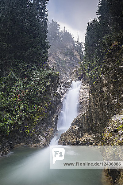 Bear Creek Falls Wasserfall  Glacier National Park von Kanada  British Columbia  Kanada  Nordamerika